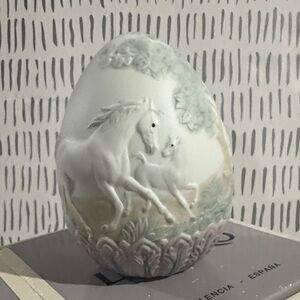 MIB LLADRO 1995 LIMITED EDITION EGG 17548 HORSE AND COLT FIGURINE -- RETIRED